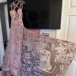 Soft Pink Dress With Rose Gold Details 