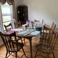 Wood Dining Table 6 Dining Chairs & 2 Leaves