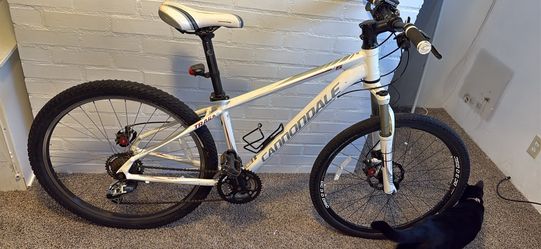Cannondale Synapse  F6 https://offerup.com/redirect/?o=TXQuQmlrZQ==