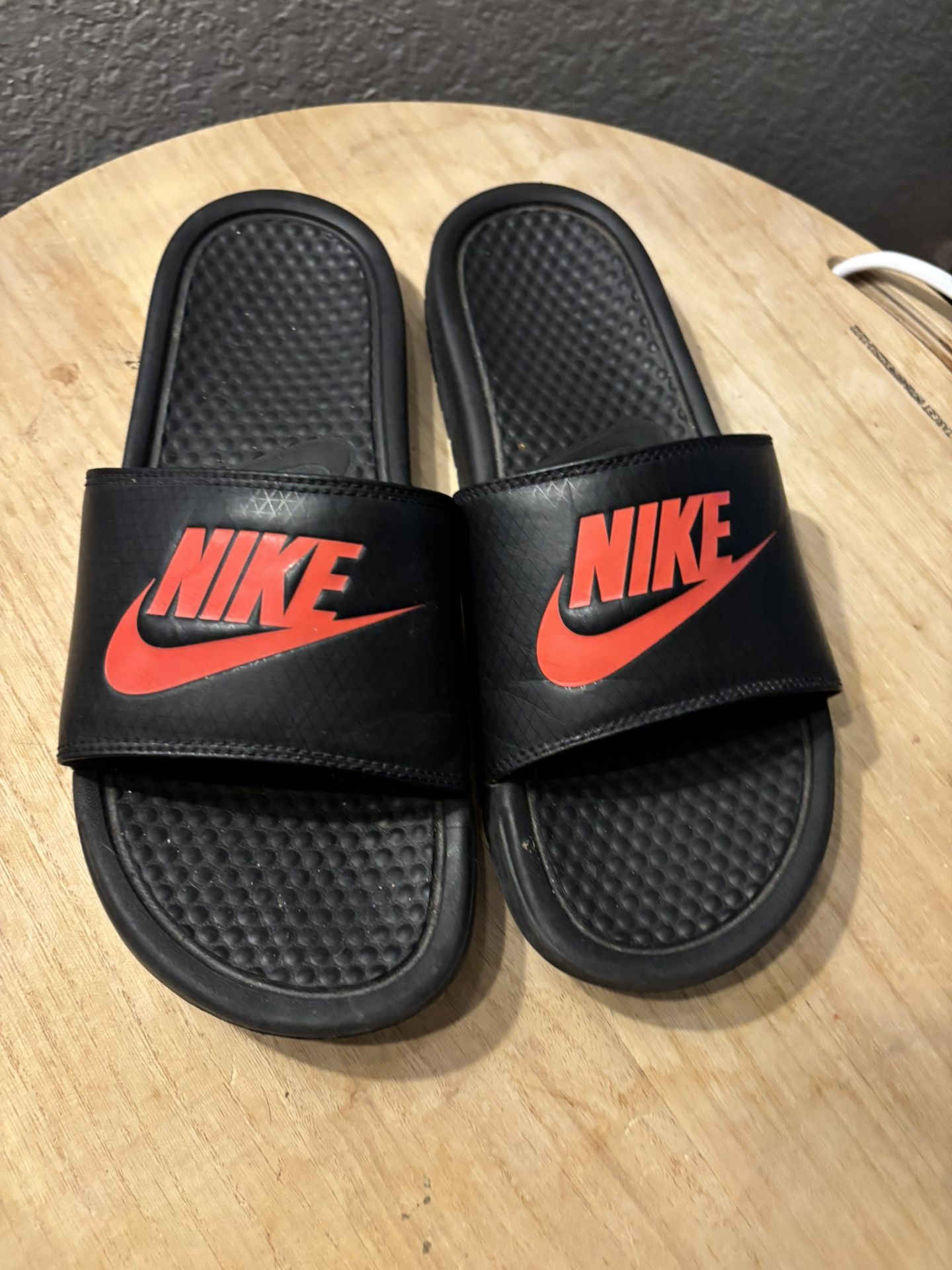 Mens Nike Slides Size 9