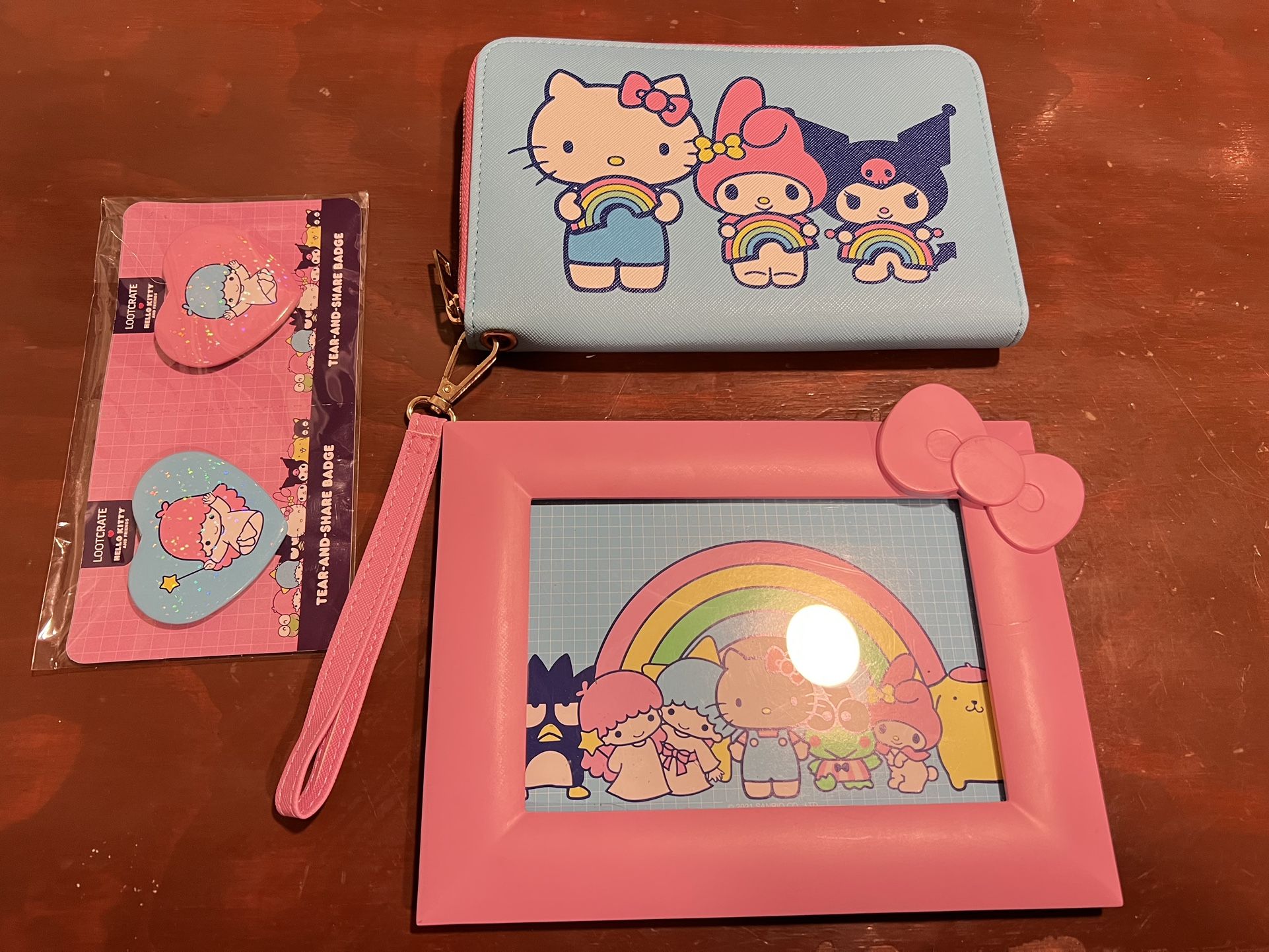 HELLO KITTY RARE HTF SANRIO HELLO KITTY & FRIENDS ZIP WALLET LOOT CRATE EXCLUSIVE