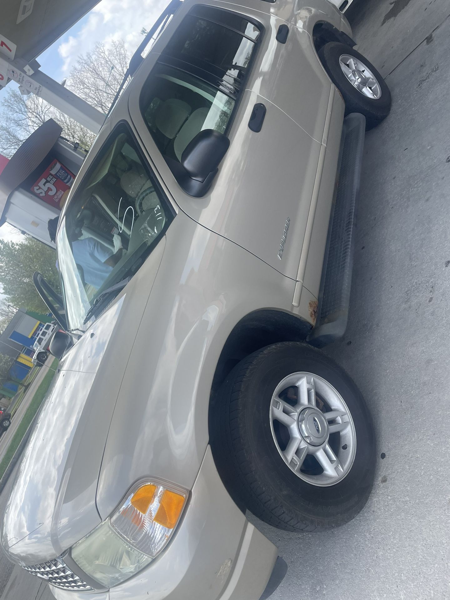 2004 Ford Explorer