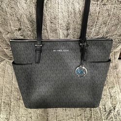 Micheal Kors Purse