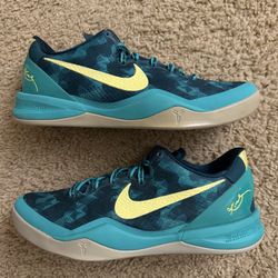 Size 9 (Pre Owned, Great Condition, No Box, No Separation) - Nike Kobe 8+ Supernatural 