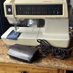 Singer Touch-Tronic 2010 Memory Sewing Machine with Foot Pedal, Fully Serviced 
