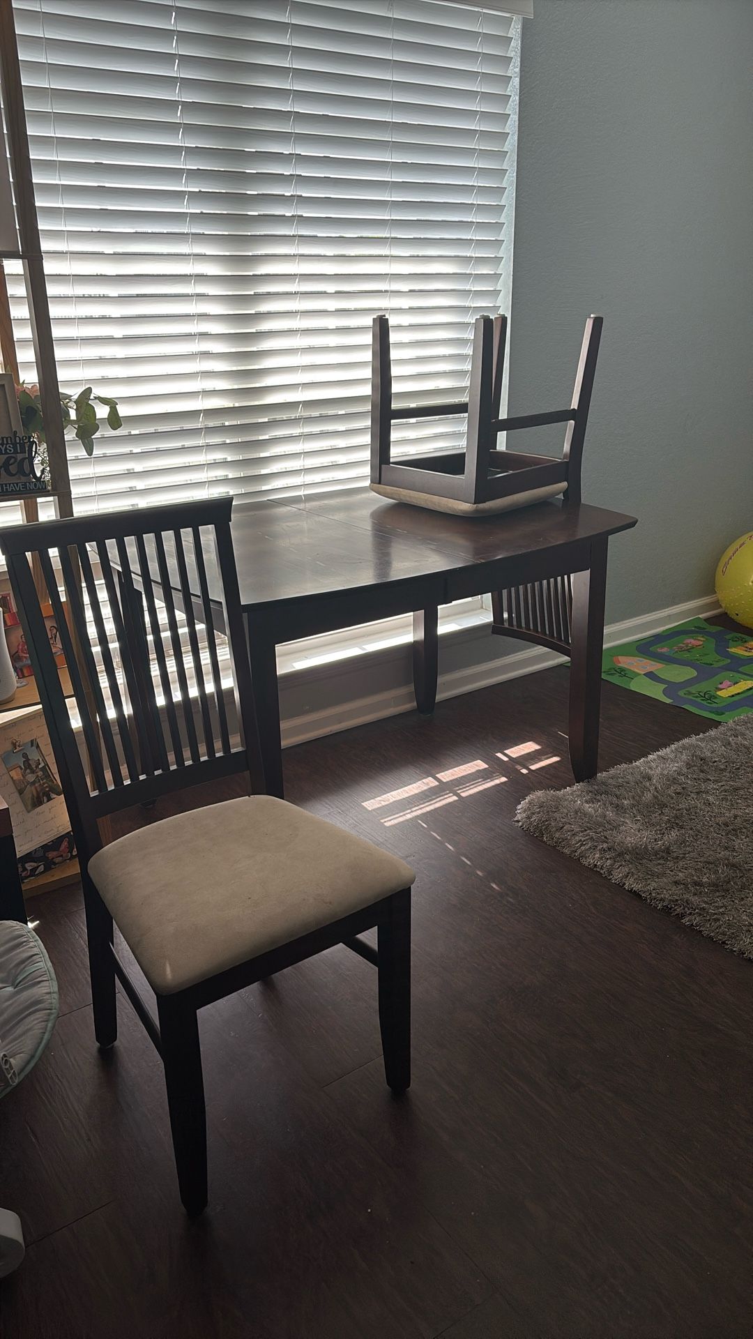 Table With Chairs 