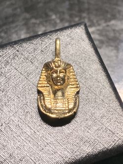 14k Sold Gold Pendant 
