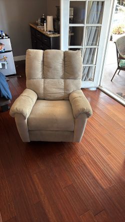 Recliner First Come First Serve - FREE