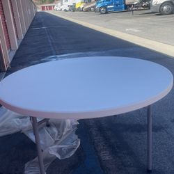 72 Inch  Round Table Seats  6-  8 People