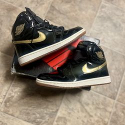 Jordan 1 black metallic Gold Size 8