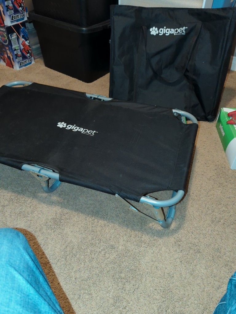 Gigapet Elevated Dog Bed / Training Platform