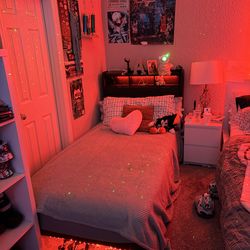 Two twin beds w/LED lights & charging port