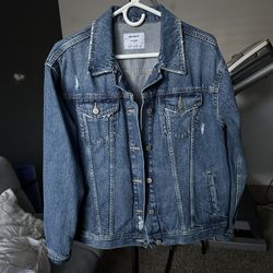 Women’s Denim Distressed Denim Jacket New Size Small From Old Navy 