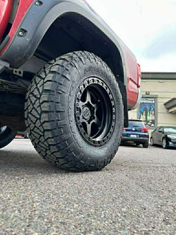 17x9 RIMS AND TIRES 285/70/17