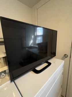 Used SHARP Flatscreen | Great Condition | 32” Screen 