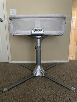 HALO BassiNest Swivel bassinet