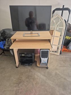 Computer desk