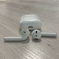 Apple AirPods 2nd Generation with Charging Case – Great Condition $95