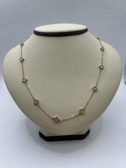 Gold clover necklace