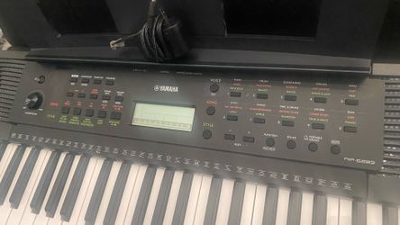 YAMAHA PSR-E283 piano