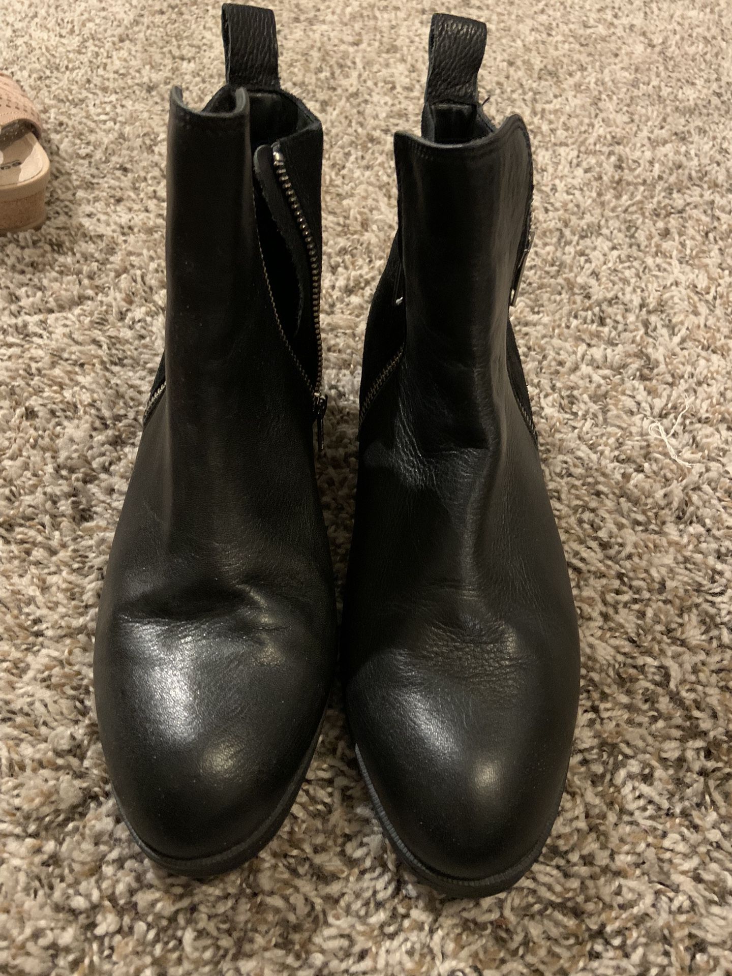 Women’s Black Cougar Waterproof Boots Size 9