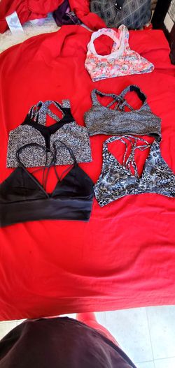 Lululemon sports bra