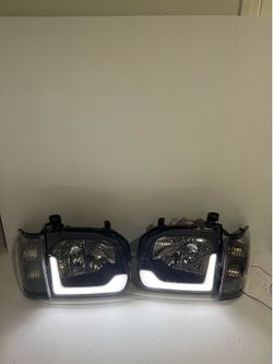 Toyota sequoia 2005-2007 headlights