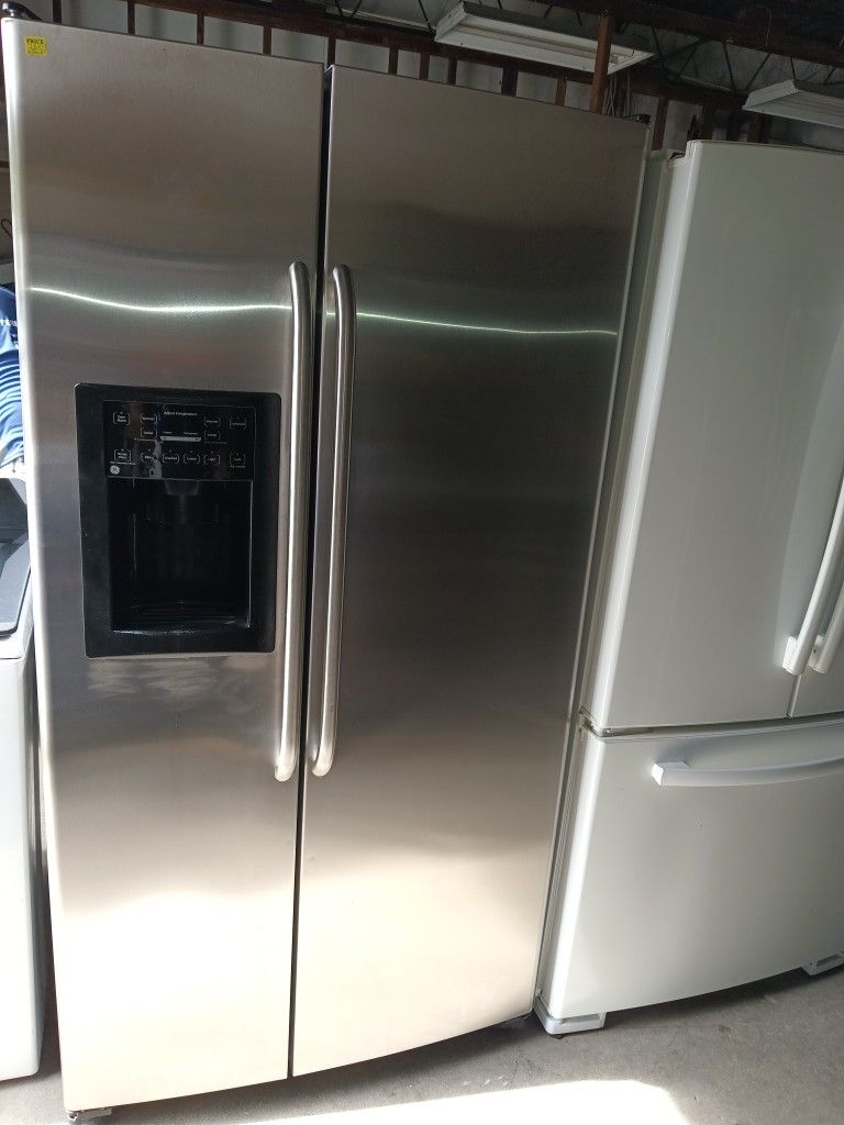 G/E Refrigerator Side By Side Stainless Steel Works Good (🔍(ICE Maker No Works))🔎