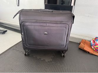 Delsey 45” Helium Deluxe Rolling Garment Bag – Like New