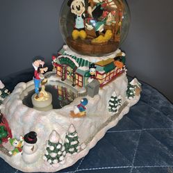 Disney SnowGlobes (NEW iN BOX)