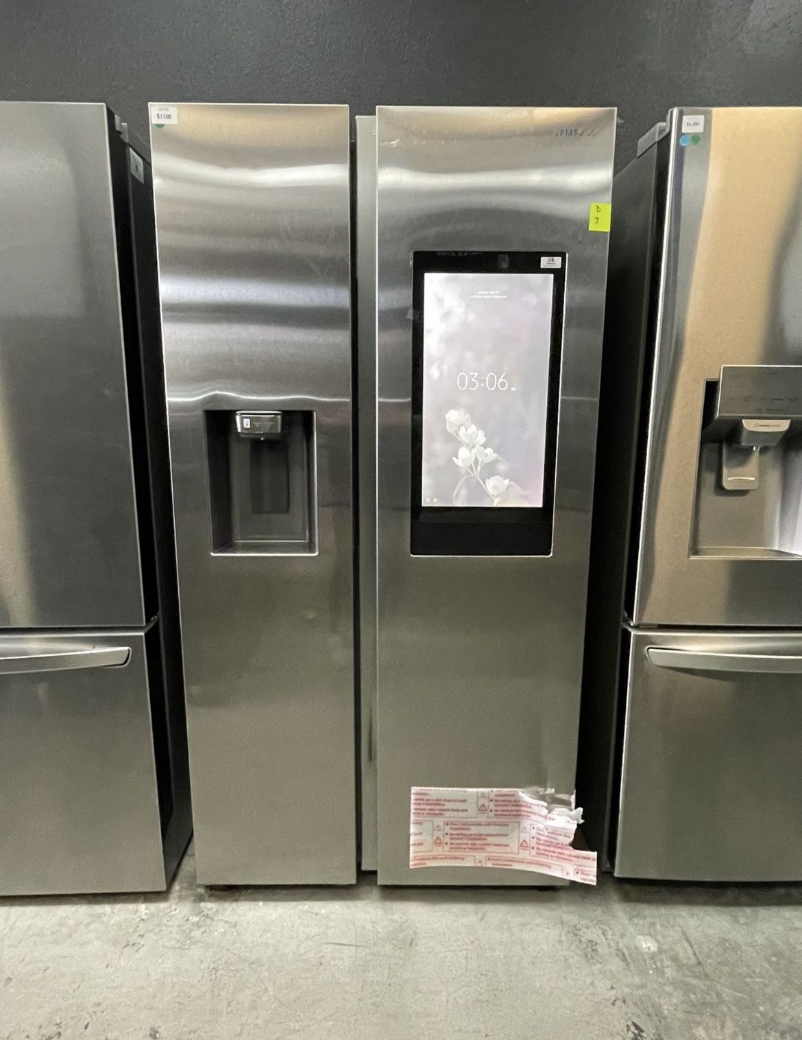 Samsung Family Hub Refrigerator With Water And Ice Dispenser Brand New Scratch And Dent🚨