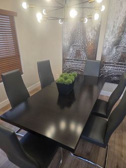 Extendable Dining Room Table