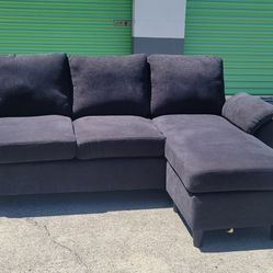 Black Reversible Sectional (Free Delivery 🚚)