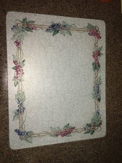 Cutting board w/grapes