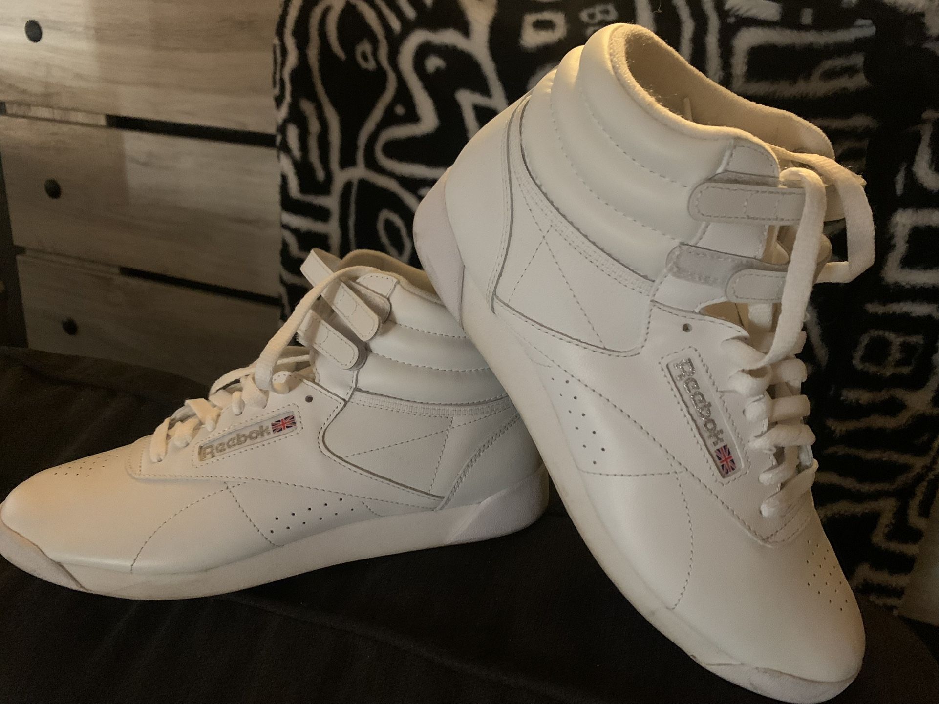 Women’s High top Reeboks Size 9