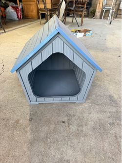 Dog or cat house