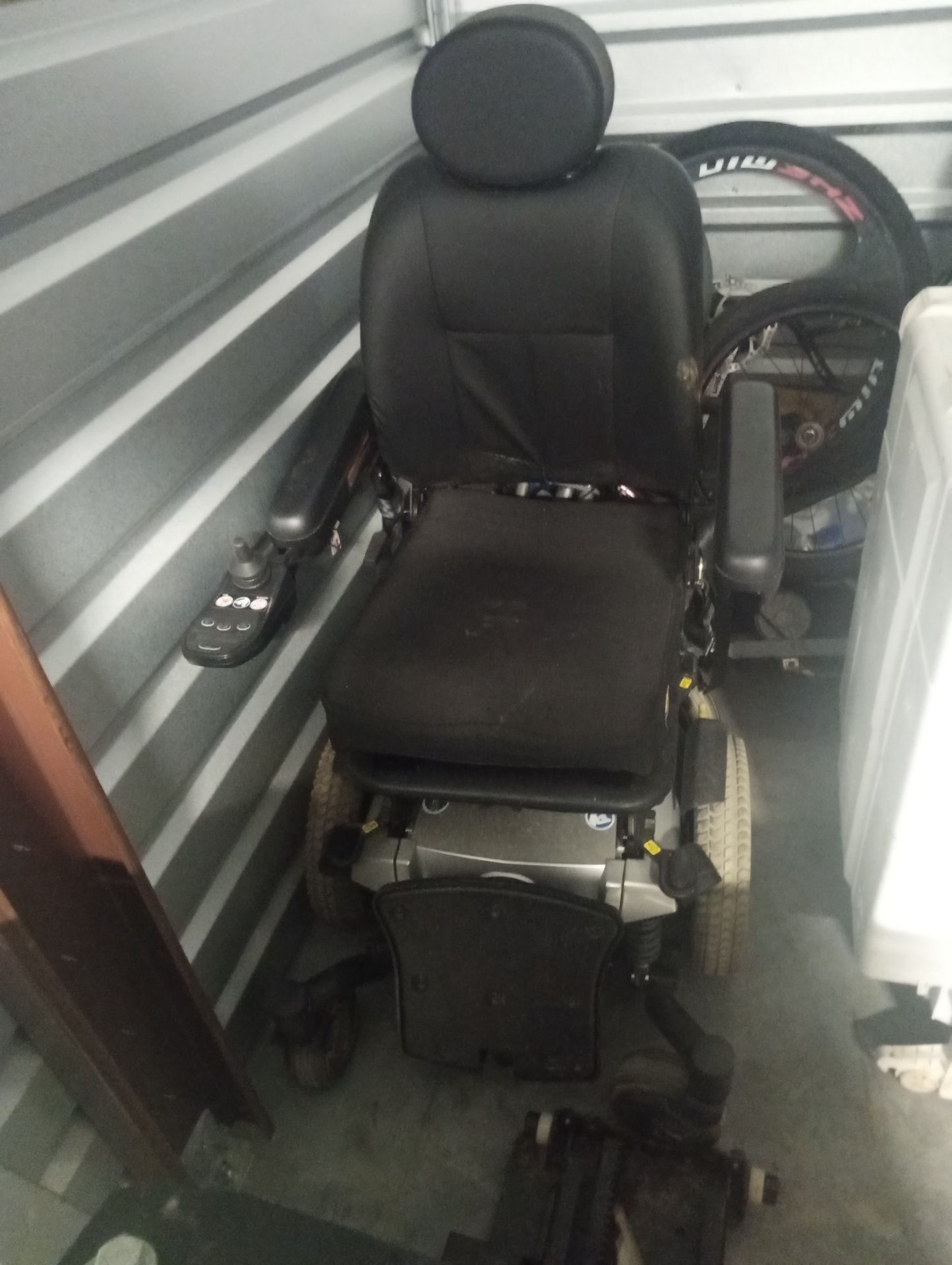 Electric Wheel Chair And Lift