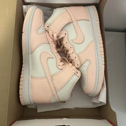 Nike Dunk High (Women)