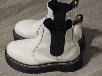 2976 Doc Martens Size 7 Womens