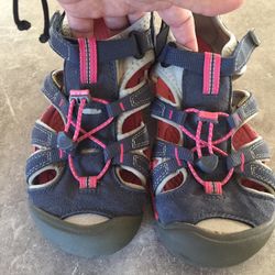 Keens Size 81/2 Ladies
