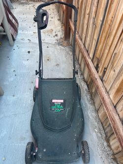Electric lawnmower