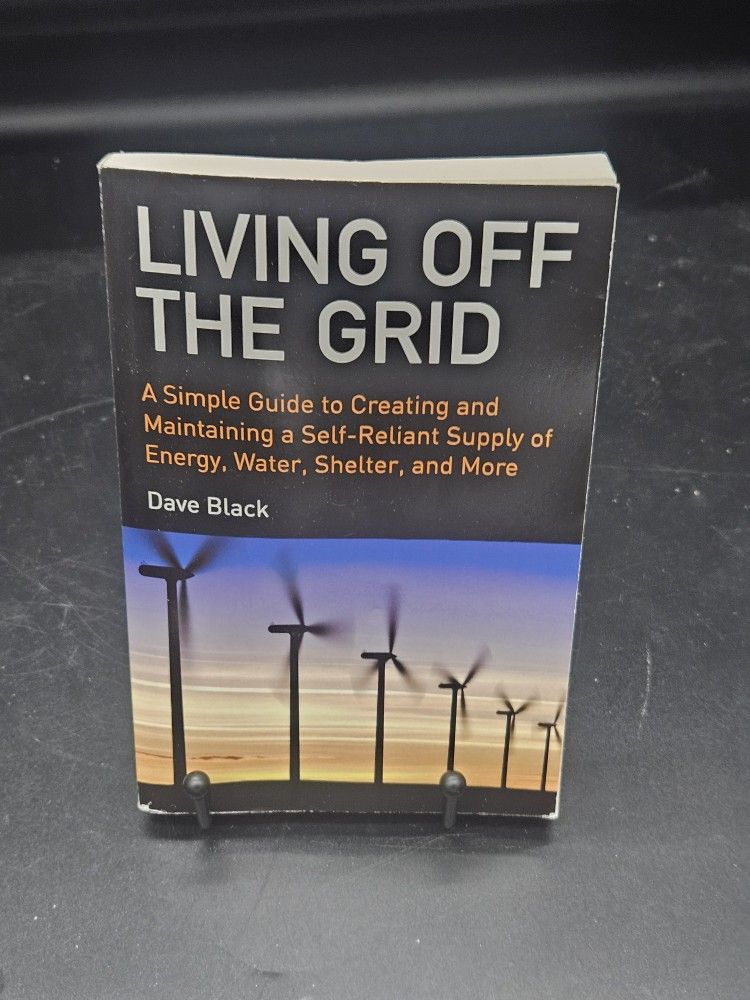 Living off the Grid : A Simple Guide to Creating and Maintaining a Self-Reliant