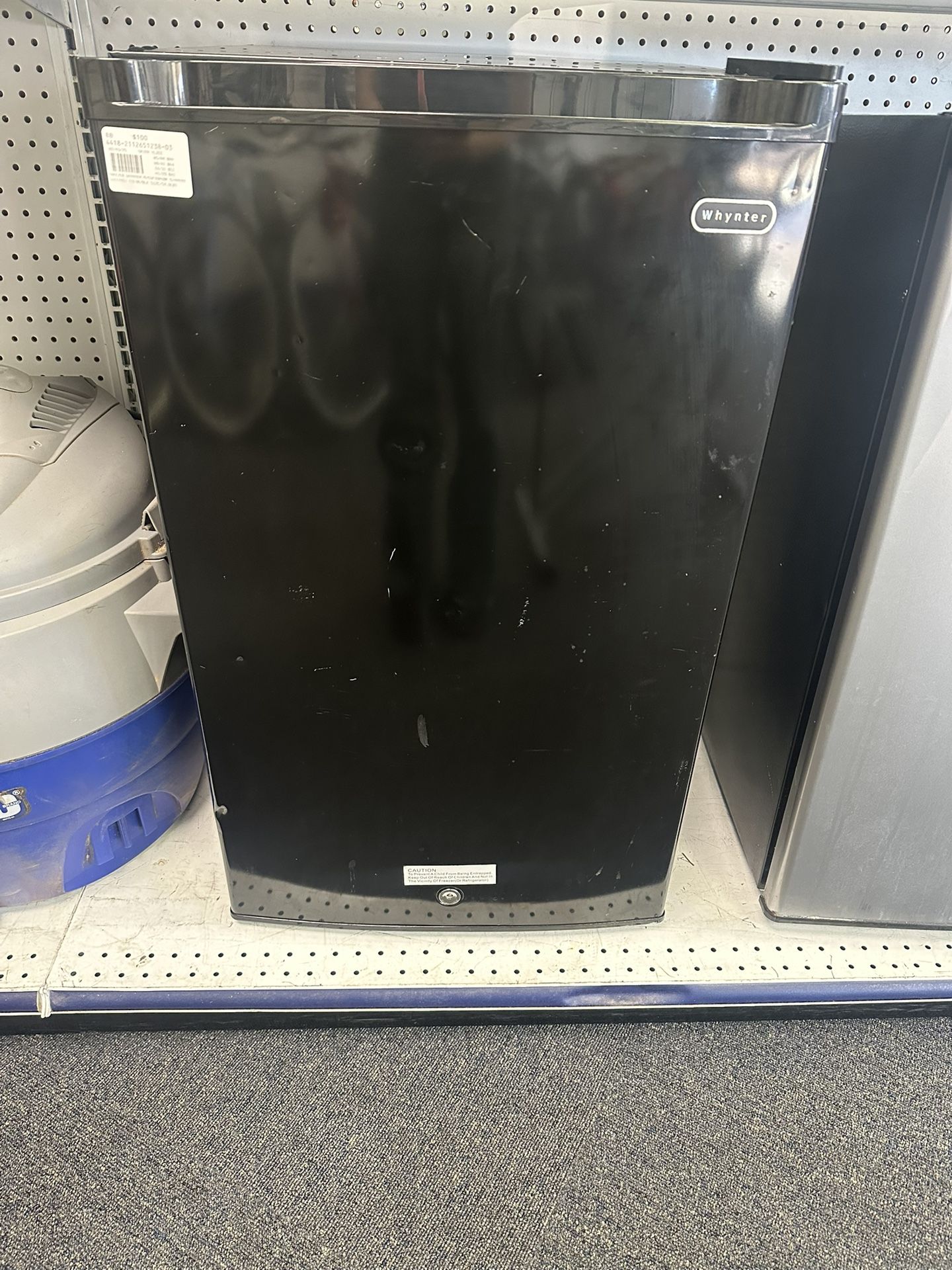 LARGE WHYNTER MINI FRIDGE