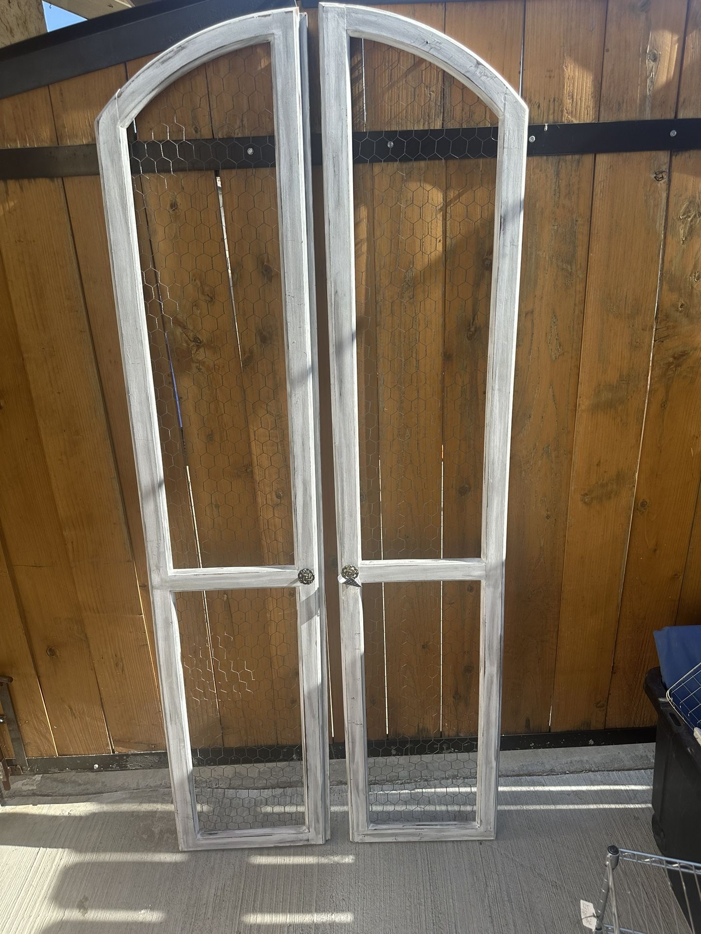 Rustic Wall Decor With Chicken Wire 