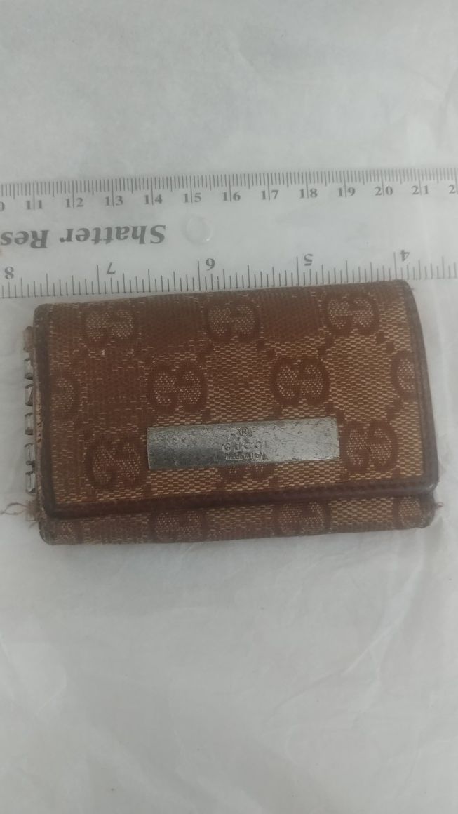 Gucci monogram brown key holder case gg