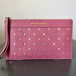 🩷 Michael Kors studded clutch.