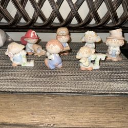 Collectible Figurines 