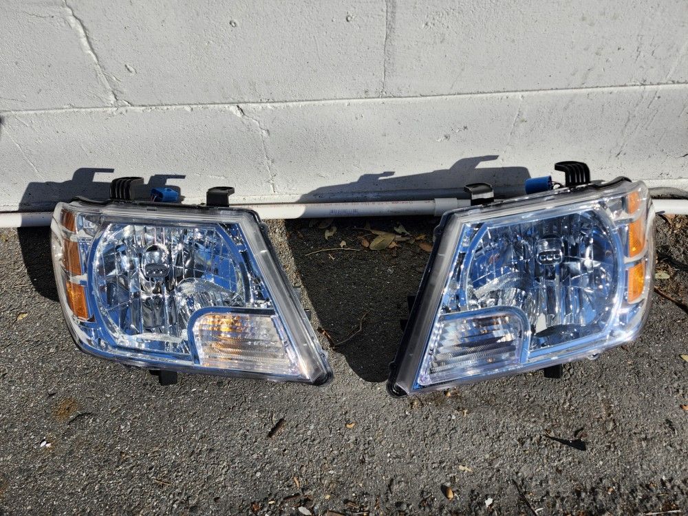 Nissan Frontier Headlights 2009-2021