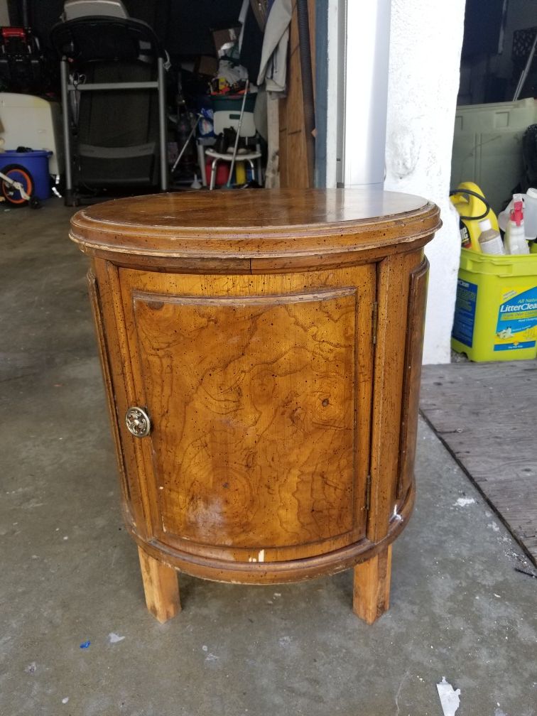 FREE end table/night stand
