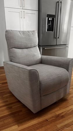 Rocking chair with swivel